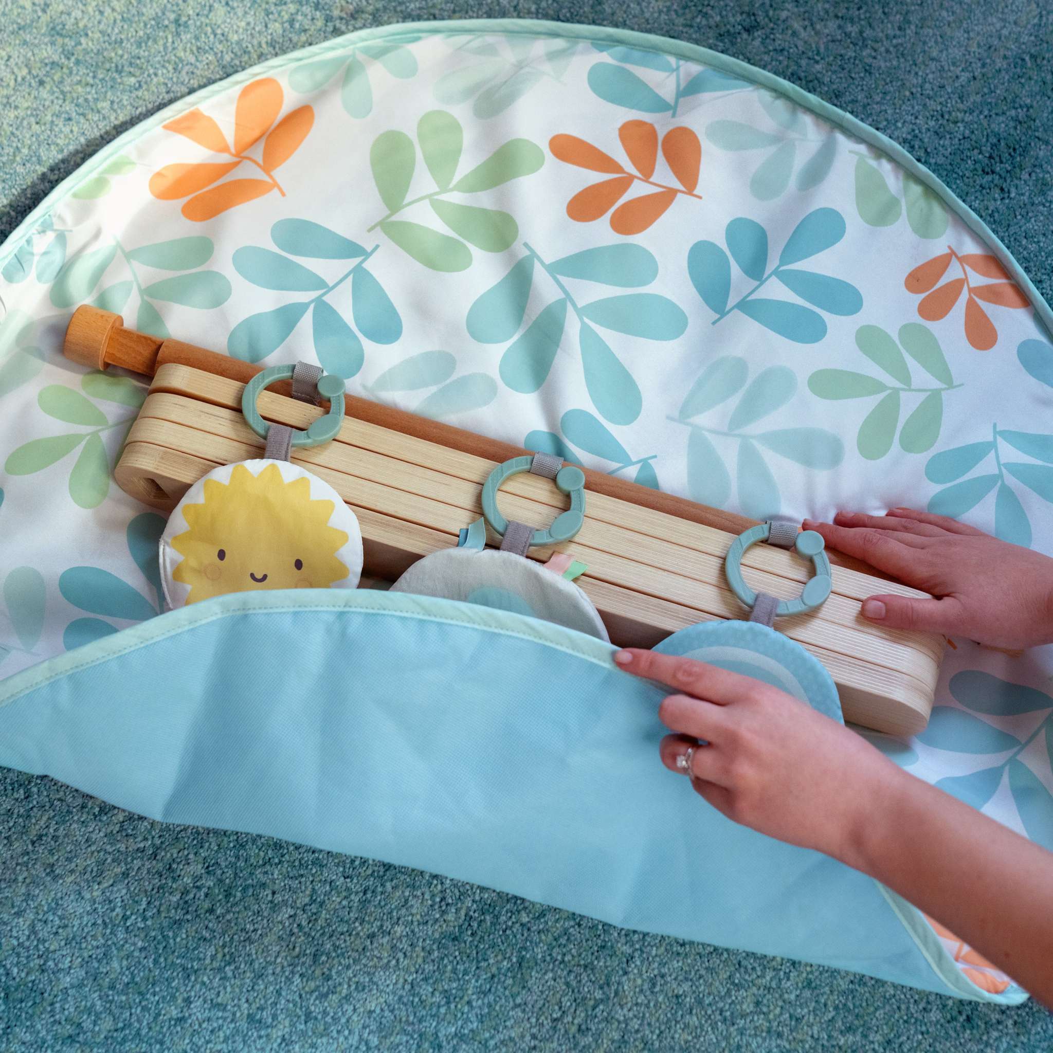 Ingenuity Sun Valley Wooden Toy Arch & Baby Play Mat
